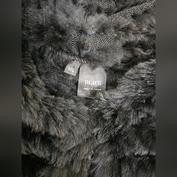 Black Saks Fifth Avenue Fur Vest M/L - Picture 3 of 11
